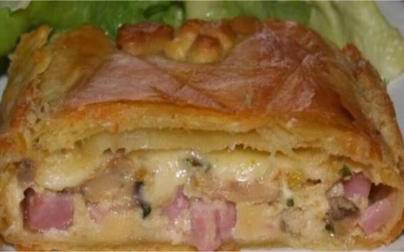 Tourte au jambon, champignons et camembert