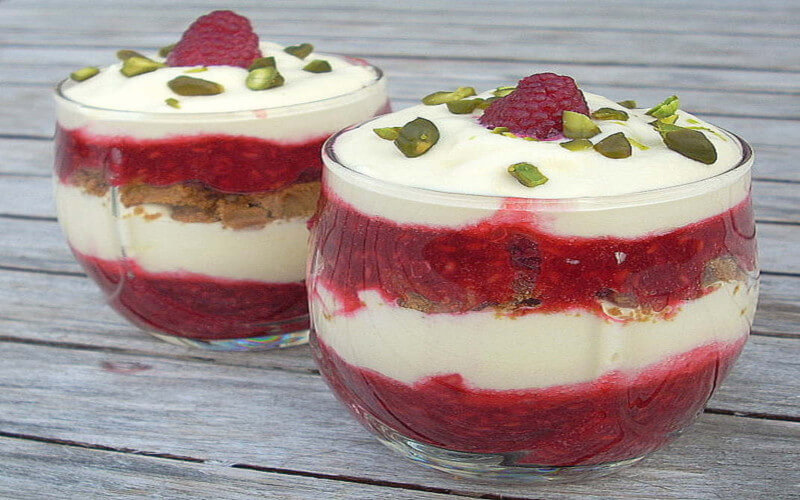 Tiramisu aux framboises, pistaches et spéculoos