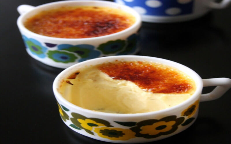 Petits pots de crème à la vanille très onctueux et très crémeux