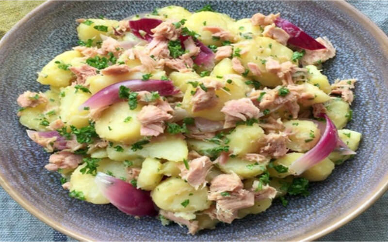 Salade de pommes de terre à l’oignon et au thon