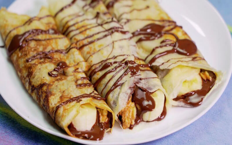 Crêpes au chocolat à la banane et aux noix